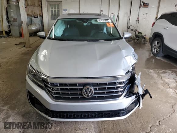 ✅ 2020 Volkswagen Passat R-Line • VIN: 1VWMA7A30LC005537 • Lot: 71836265. Wystawiony na Copart z przebiegiem 109 302 mil. Bezpłatny archiwum sprzedaży aukcyjnych z USA i szczegółowy raport historii pojazdu na DreamBid. Zdjęcie 5.