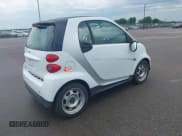 ✅ 2013 Smart fortwo Pure • VIN: WMEEJ3BA8DK702895 • Lot: 42779426. Wystawiony na IAAI z przebiegiem 13 927 mil. Bezpłatny archiwum sprzedaży aukcyjnych z USA i szczegółowy raport historii pojazdu na DreamBid. Zdjęcie 4.