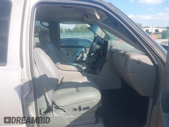✅ 2005 Chevrolet Silverado 2500HD LS • VIN: 1GCHK23285F818246 • Lot: 43292468. Wystawiony na IAAI z przebiegiem 255 783 mil. Bezpłatny archiwum sprzedaży aukcyjnych z USA i szczegółowy raport historii pojazdu na DreamBid. Zdjęcie 5.