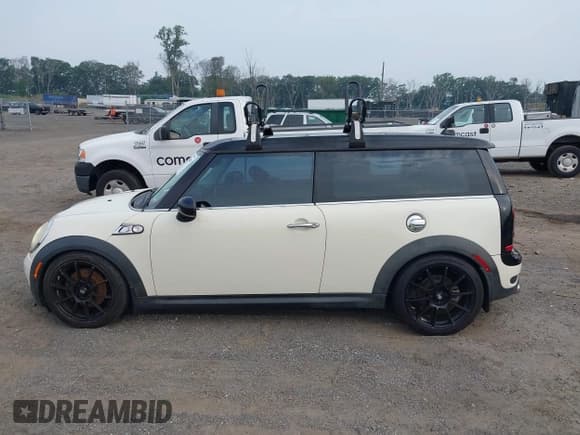 ✅ 2009 MINI Clubman S • VIN: WMWMM33559TP91682 • Lot: 42882489. Wystawiony na IAAI z przebiegiem 105 479 mil. Bezpłatny archiwum sprzedaży aukcyjnych z USA i szczegółowy raport historii pojazdu na DreamBid. Zdjęcie 14.