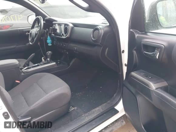 ✅ 2018 Toyota Tacoma SR5 • VIN: 3TMDZ5BN9JM051105 • Lot: 41708034. Wystawiony na IAAI z przebiegiem 98 000 mil. Bezpłatny archiwum sprzedaży aukcyjnych z USA i szczegółowy raport historii pojazdu na DreamBid. Zdjęcie 5.