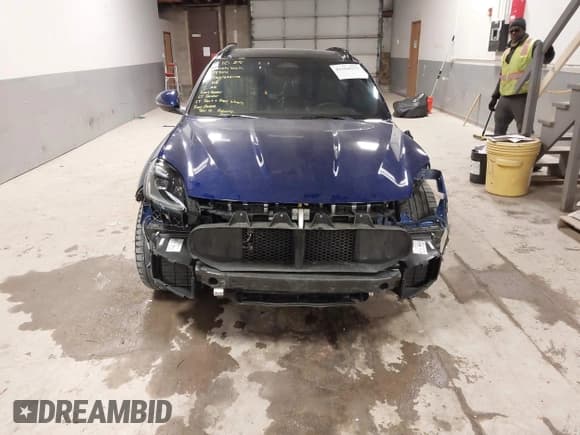 ✅ 2023 Maserati Grecale • VIN: ZN682CVT5P7427398 • Лот: 41564373. Опубликован ранее на IAAI с пробегом 5 602 миль. Бесплатный доступ к архиву аукционных продаж из США и подробный отчёт об истории автомобиля на DreamBid. Изображение 13.