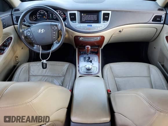 2012 Hyundai Genesis 3.8L z VIN KMHGC4DD6CU169622, wystawiony jako Copart lot #77680944 z przebiegiem 80 611 mil mil oraz Szkoda całkowita • Salvage title. Historia ofert i sprzedaży dostępna na DreamBid. Obrazek 8.