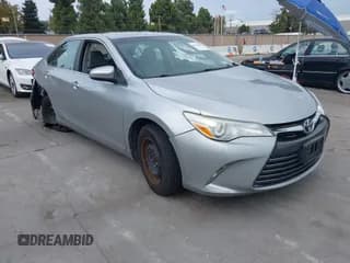 ✅ 2015 Toyota Camry LE • VIN: 4T1BF1FK6FU971006 • Lot: 43526819. Wystawiony na IAAI z przebiegiem 123 103 mil. Bezpłatny archiwum sprzedaży aukcyjnych z USA i szczegółowy raport historii pojazdu na DreamBid. Zdjęcie 1.