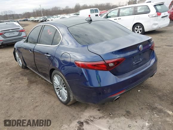✅ 2018 Alfa Romeo Giulia Ti • VIN: ZARFAECN7J7582012 • Lot: 41645186. Listed on IAAI with 86,967 mi. Free auction sales archive from the USA and detailed vehicle history report at DreamBid. Image 3.