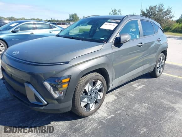 2025 Hyundai Kona SEL с VIN KM8HB3AB2SU286343, выставлен на аукционе IAAI как лот 43581936 с пробегом 15 438 миль миль и . История ставок и продаж доступна на DreamBid. Изображение 18.