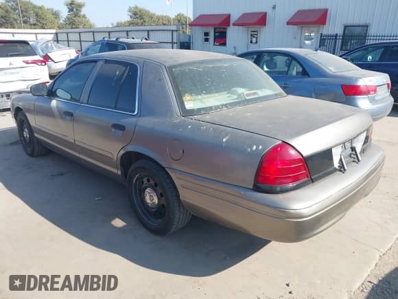 ✅ 2007 Ford Police Interceptor • VIN: 2FAFP71W27X124564 • Lot: 43408898. Wystawiony na IAAI z przebiegiem 177 526 mil. Bezpłatny archiwum sprzedaży aukcyjnych z USA i szczegółowy raport historii pojazdu na DreamBid. Zdjęcie 3.