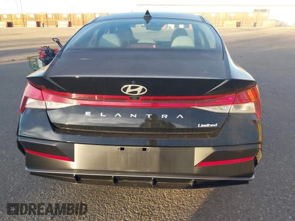 ✅ 2025 Hyundai Elantra Limited • VIN: KMHLP4DG1SU027738 • Lot: 43643629. Wystawiony na IAAI z przebiegiem 9 854 mil. Bezpłatny archiwum sprzedaży aukcyjnych z USA i szczegółowy raport historii pojazdu na DreamBid. Zdjęcie 16.