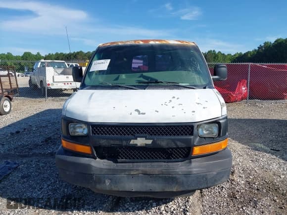✅ 2005 Chevrolet Express Cargo • VIN: 1GCFG15T051229102 • Lot: 42560817. Listed on IAAI with 347,553 mi. Free auction sales archive from the USA and detailed vehicle history report at DreamBid. Image 6.