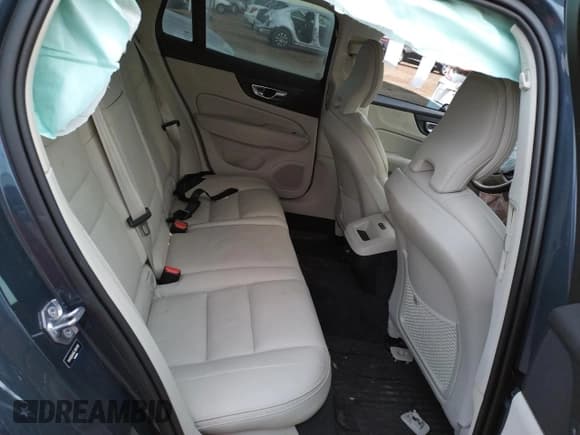 ✅ 2020 Volvo V60 • VIN: YV4102WK6L1034139 • Лот: 71106432. Опубликован ранее на Copart с пробегом Не указан. Бесплатный доступ к архиву аукционных продаж из США и подробный отчёт об истории автомобиля на DreamBid. Изображение 10.