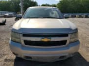 ✅ 2007 Chevrolet Suburban LTZ • VIN: 3GNFK16337G190093 • Lot: 68565854. Wystawiony na Copart z przebiegiem 173 714 mil. Bezpłatny archiwum sprzedaży aukcyjnych z USA i szczegółowy raport historii pojazdu na DreamBid. Zdjęcie 5.