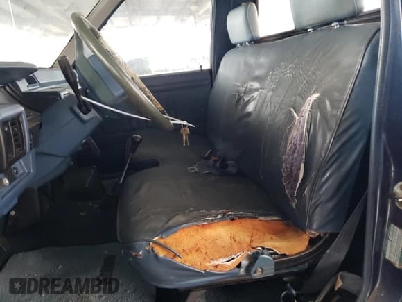 ✅ 1988 Mitsubishi Mighty Max • VIN: JA7FL29E9JP027859 • Lot: 48638175. Wystawiony na Copart z przebiegiem 136 441 mil. Bezpłatny archiwum sprzedaży aukcyjnych z USA i szczegółowy raport historii pojazdu na DreamBid. Zdjęcie 7.