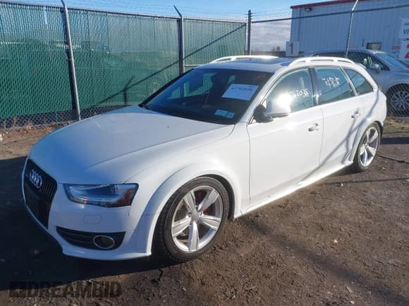 ✅ 2014 Audi allroad A4 Premium Plus • VIN: WA1UFAFL0EA101963 • Lot: 43762038. Listed on IAAI with 86,945 mi. Free auction sales archive from the USA and detailed vehicle history report at DreamBid. Image 17.