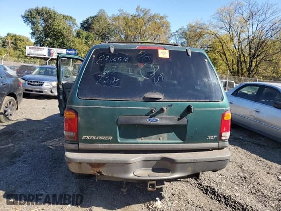 ✅ 2000 Ford Explorer XLT • VIN: 1FMZU83P5YZA33646 • Lot: 87049615. Wystawiony na Copart z przebiegiem 279 992 mil. Bezpłatny archiwum sprzedaży aukcyjnych z USA i szczegółowy raport historii pojazdu na DreamBid. Zdjęcie 6.