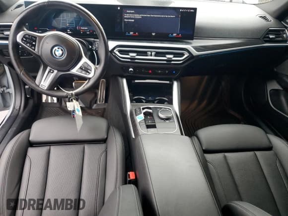 ✅ 2023 BMW i4 eDrive40 • VIN: WBY73AW09PFR31069 • Lot: 86705275. Wystawiony na Copart z przebiegiem 66 903 mil. Bezpłatny archiwum sprzedaży aukcyjnych z USA i szczegółowy raport historii pojazdu na DreamBid. Zdjęcie 8.