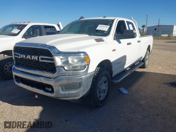 ✅ 2019 Ram 2500 Tradesman • VIN: 3C6UR5HJ6KG551413 • Lot: 43594790. Wystawiony na IAAI z przebiegiem 150 753 mil. Bezpłatny archiwum sprzedaży aukcyjnych z USA i szczegółowy raport historii pojazdu na DreamBid. Zdjęcie 2.