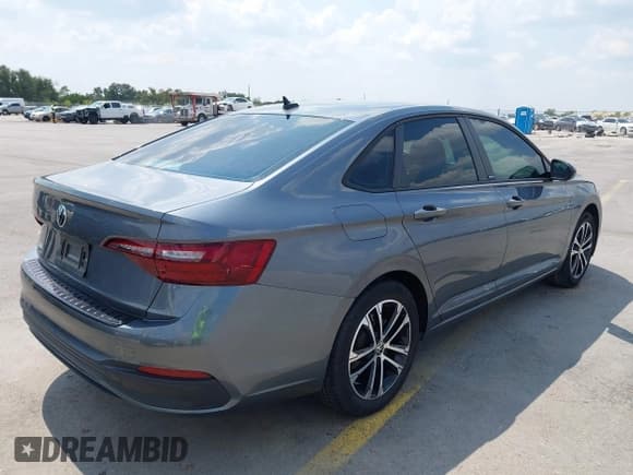 ✅ 2024 Volkswagen Jetta Sport • VIN: 3VWBM7BU6RM061849 • Lot: 43220036. Listed on IAAI with 15,872 mi. Free auction sales archive from the USA and detailed vehicle history report at DreamBid. Image 4.