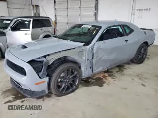 ✅ 2022 Dodge Challenger GT • VIN: 2C3CDZKG8NH175734 • Lot: 43253623. Wystawiony na Copart z przebiegiem 6 137 mil. Bezpłatny archiwum sprzedaży aukcyjnych z USA i szczegółowy raport historii pojazdu na DreamBid. Zdjęcie 1.