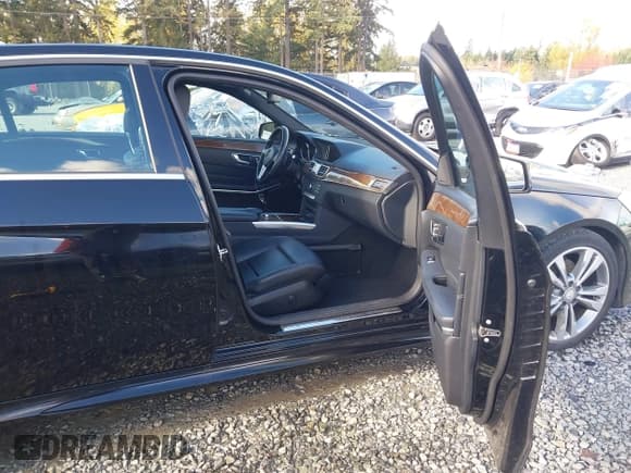 ✅ 2016 Mercedes-Benz E 350 Sport • VIN: WDDHF5KB3GB174131 • Lot: 43566770. Wystawiony na IAAI z przebiegiem 87 159 mil. Bezpłatny archiwum sprzedaży aukcyjnych z USA i szczegółowy raport historii pojazdu na DreamBid. Zdjęcie 5.