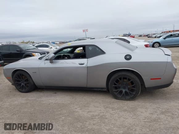 ✅ 2017 Dodge Challenger R/T Shaker • VIN: 2C3CDZBT3HH651390 • Lot: 41097999. Listed on IAAI with 128,289 mi. Free auction sales archive from the USA and detailed vehicle history report at DreamBid. Image 14.