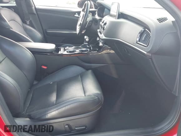 ✅ 2020 Kia Stinger GT-Line • VIN: KNAE15LA0L6075865 • Lot: 43593467. Wystawiony na IAAI z przebiegiem 72 128 mil. Bezpłatny archiwum sprzedaży aukcyjnych z USA i szczegółowy raport historii pojazdu na DreamBid. Zdjęcie 5.