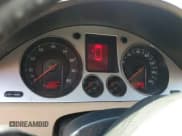 ✅ 2008 Volkswagen Passat Komfort • VIN: WVWAK93C18E103659 • Lot: 81482135. Listed on Copart with 119,296 mi. Free auction sales archive from the USA and detailed vehicle history report at DreamBid. Image 9.