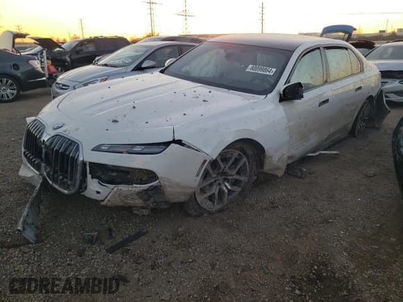 ✅ 2023 BMW 7 Series 760i xDrive • VIN: WBA33EJ04PCL84533 • Lot: 80099864. Wystawiony na Copart z przebiegiem Nie podano. Bezpłatny archiwum sprzedaży aukcyjnych z USA i szczegółowy raport historii pojazdu na DreamBid. Zdjęcie 1.