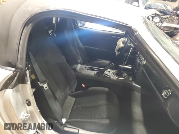 ✅ 2006 Mazda MX-5 Miata Touring • VIN: JM1NC25F360121863 • Lot: 88010315. Wystawiony na Copart z przebiegiem 39 541 mil. Bezpłatny archiwum sprzedaży aukcyjnych z USA i szczegółowy raport historii pojazdu na DreamBid. Zdjęcie 10.