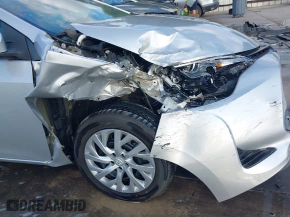 ✅ 2019 Toyota Corolla LE • VIN: 5YFBURHE7KP943819 • Lot: 43467204. Wystawiony na IAAI z przebiegiem 40 688 mil. Bezpłatny archiwum sprzedaży aukcyjnych z USA i szczegółowy raport historii pojazdu na DreamBid. Zdjęcie 6.