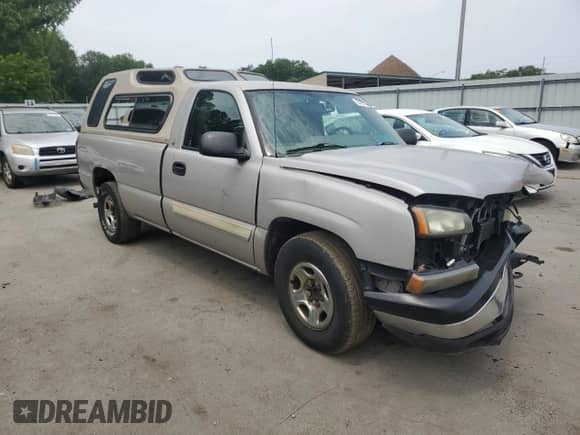 2004 Chevrolet Silverado 1500 LS z VIN 1GCEC14T54E186571, wystawiony jako Copart lot #60991645 z przebiegiem 308 569 mil mil oraz Szkoda całkowita • Salvage title. Historia ofert i sprzedaży dostępna na DreamBid. Obrazek 4.