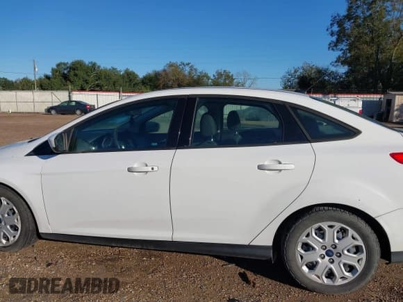 ✅ 2012 Ford Focus SE • VIN: 1FAHP3F24CL235048 • Лот: 40878377. Опубликован ранее на IAAI с пробегом 186 427 миль. Бесплатный доступ к архиву аукционных продаж из США и подробный отчёт об истории автомобиля на DreamBid. Изображение 14.