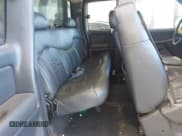 ✅ 2001 Chevrolet Silverado 2500HD LS • VIN: 1GCHK29U41E185737 • Lot: 42054208. Wystawiony na IAAI z przebiegiem 305 413 mil. Bezpłatny archiwum sprzedaży aukcyjnych z USA i szczegółowy raport historii pojazdu na DreamBid. Zdjęcie 8.