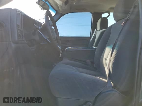 ✅ 2006 Chevrolet Silverado 1500 LS • VIN: 2GCEC13V261320668 • Лот: 76567194. Опубликован ранее на Copart с пробегом 255 749 миль. Бесплатный доступ к архиву аукционных продаж из США и подробный отчёт об истории автомобиля на DreamBid. Изображение 7.