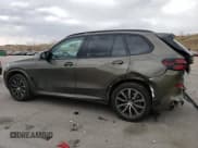 ✅ 2024 BMW X5 M60i • VIN: 5UX33EU04R9T50055 • Lot: 50758425. Wystawiony na Copart z przebiegiem 27 976 mil. Bezpłatny archiwum sprzedaży aukcyjnych z USA i szczegółowy raport historii pojazdu na DreamBid. Zdjęcie 2.