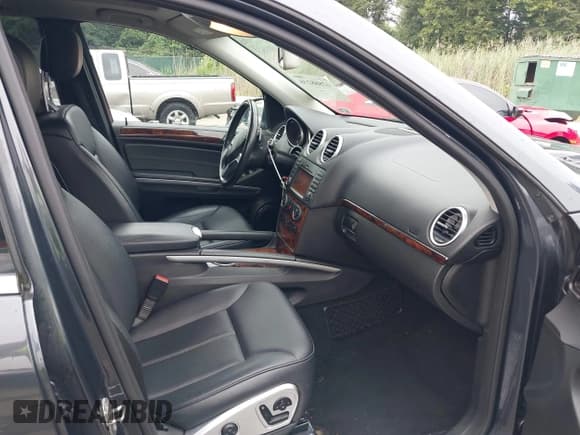 ✅ 2011 Mercedes-Benz GL 450 • VIN: 4JGBF7BE7BA698138 • Lot: 42868238. Wystawiony na IAAI z przebiegiem 123 293 mil. Bezpłatny archiwum sprzedaży aukcyjnych z USA i szczegółowy raport historii pojazdu na DreamBid. Zdjęcie 5.