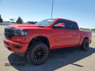 2020 Ram 1500 Big Horn z VIN 1C6SRFFTXLN220781, wystawiony jako Copart lot #70593755 z przebiegiem 60 706 mil mil oraz Szkoda całkowita • Salvage title. Historia ofert i sprzedaży dostępna na DreamBid. Obrazek 1.
