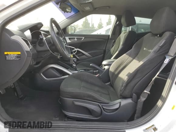 ✅ 2013 Hyundai Veloster w/Gray Int • VIN: KMHTC6AD4DU139521 • Lot: 83254954. Wystawiony na Copart z przebiegiem 172 195 mil. Bezpłatny archiwum sprzedaży aukcyjnych z USA i szczegółowy raport historii pojazdu na DreamBid. Zdjęcie 7.