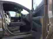 2018 Jeep Grand Cherokee Laredo E z VIN 1C4RJEAG8JC300432, wystawiony jako IAAI lot #43313007 z przebiegiem 122 019 mil mil oraz . Historia ofert i sprzedaży dostępna na DreamBid. Obrazek 17.