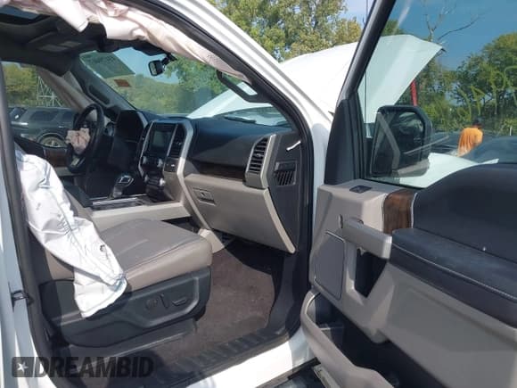 ✅ 2020 Ford F-150 XL • VIN: 1FTEW1E42LFB98121 • Lot: 43179467. Wystawiony na IAAI z przebiegiem 68 210 mil. Bezpłatny archiwum sprzedaży aukcyjnych z USA i szczegółowy raport historii pojazdu na DreamBid. Zdjęcie 5.