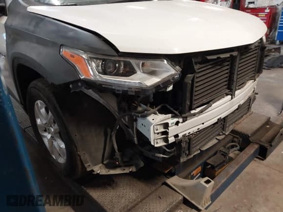 ✅ 2019 Chevrolet Traverse LT Cloth • VIN: 1GNERGKW1KJ315187 • Lot: 43618791. Wystawiony na IAAI z przebiegiem 50 804 mil. Bezpłatny archiwum sprzedaży aukcyjnych z USA i szczegółowy raport historii pojazdu na DreamBid. Zdjęcie 6.