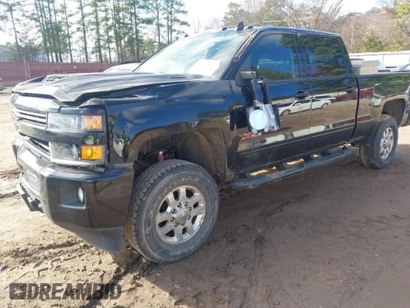 ✅ 2017 Chevrolet Silverado 2500HD LT • VIN: 1GC1KVEY9HF111035 • Lot: 41470279. Wystawiony na IAAI z przebiegiem 155 494 mil. Bezpłatny archiwum sprzedaży aukcyjnych z USA i szczegółowy raport historii pojazdu na DreamBid. Zdjęcie 17.