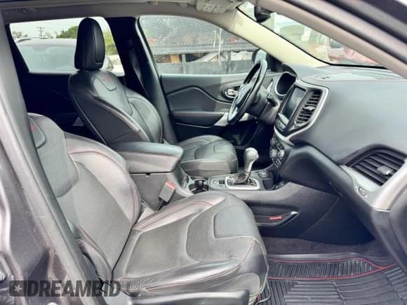 ✅ 2018 Jeep Cherokee Trailhawk • VIN: 1C4PJMBX0JD600413 • Лот: 70681635. Опубликован ранее на Copart с пробегом 64 879 миль. Бесплатный доступ к архиву аукционных продаж из США и подробный отчёт об истории автомобиля на DreamBid. Изображение 5.