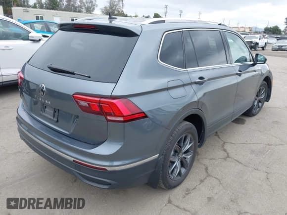 ✅ 2023 Volkswagen Tiguan SE • VIN: 3VV3B7AX0PM130980 • Lot: 42158302. Wystawiony na IAAI z przebiegiem 30 653 mil. Bezpłatny archiwum sprzedaży aukcyjnych z USA i szczegółowy raport historii pojazdu na DreamBid. Zdjęcie 4.