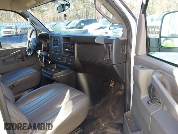 ✅ 2023 Chevrolet Express Passenger LS • VIN: 1GAZGNFP9P1114645 • Лот: 41663857. Опубликован ранее на IAAI с пробегом 128 181 миль. Бесплатный доступ к архиву аукционных продаж из США и подробный отчёт об истории автомобиля на DreamBid. Изображение 5.