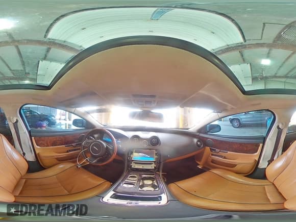 ✅ 2013 Jaguar XJ • VIN: SAJWJ1CD1D8V51462 • Лот: 50527985. Опубликован ранее на Copart с пробегом 62 995 миль. Бесплатный доступ к архиву аукционных продаж из США и подробный отчёт об истории автомобиля на DreamBid. Изображение 15.