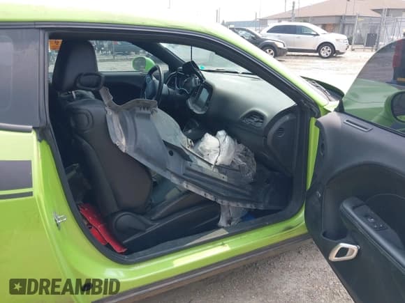 ✅ 2015 Dodge Challenger R/T Plus • VIN: 2C3CDZBT1FH703273 • Lot: 42924242. Wystawiony na IAAI z przebiegiem 130 088 mil. Bezpłatny archiwum sprzedaży aukcyjnych z USA i szczegółowy raport historii pojazdu na DreamBid. Zdjęcie 5.