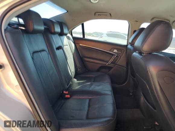 ✅ 2010 Lincoln MKZ • VIN: 3LNHL2GC7AR755617 • Lot: 86863125. Listed on Copart with 212,597 mi. Free auction sales archive from the USA and detailed vehicle history report at DreamBid. Image 10.