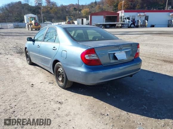 ✅ 2004 Toyota Camry XLE • VIN: 4T1BE30K84U879013 • Lot: 43680499. Wystawiony na IAAI z przebiegiem 182 035 mil. Bezpłatny archiwum sprzedaży aukcyjnych z USA i szczegółowy raport historii pojazdu na DreamBid. Zdjęcie 3.