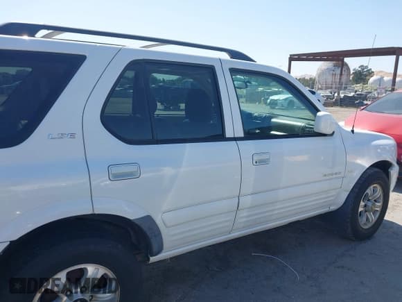 ✅ 2001 Isuzu Rodeo S • VIN: 4S2CK58W614332181 • Lot: 42585130. Listed on IAAI with 196,497 mi. Free auction sales archive from the USA and detailed vehicle history report at DreamBid. Image 13.