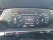 ✅ 2019 Audi e-tron Prestige • VIN: WA1VABGE9KB024265 • Lot: 39302243. Wystawiony na Copart z przebiegiem 29 531 mil. Bezpłatny archiwum sprzedaży aukcyjnych z USA i szczegółowy raport historii pojazdu na DreamBid. Zdjęcie 9.